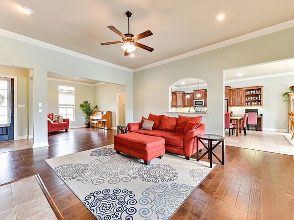 4th image of 39055 Biltmore Ave