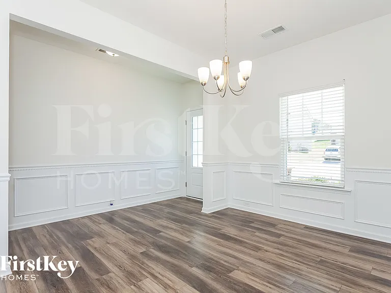 5521 Begonia St — Photo 4