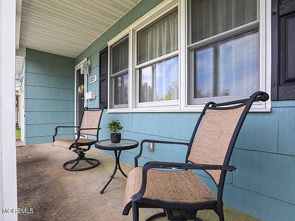 4th image of 1127 Edgebrook Drive S