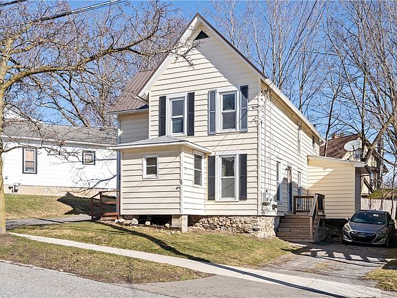 2nd image of 30 Lake St