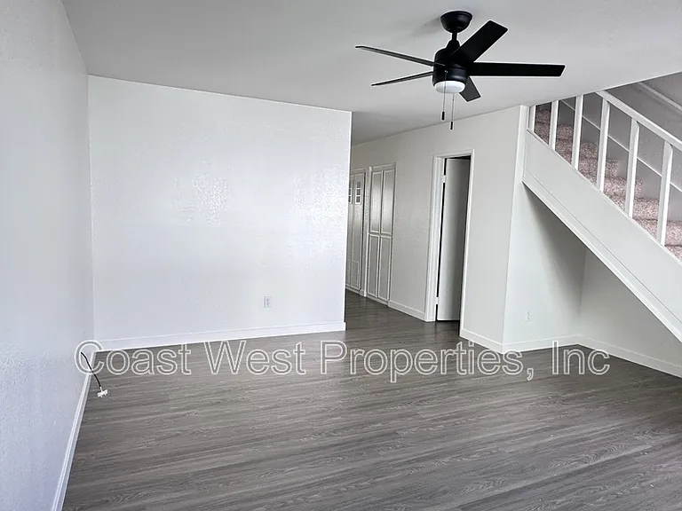 1174 Cypress Ave — Photo 3