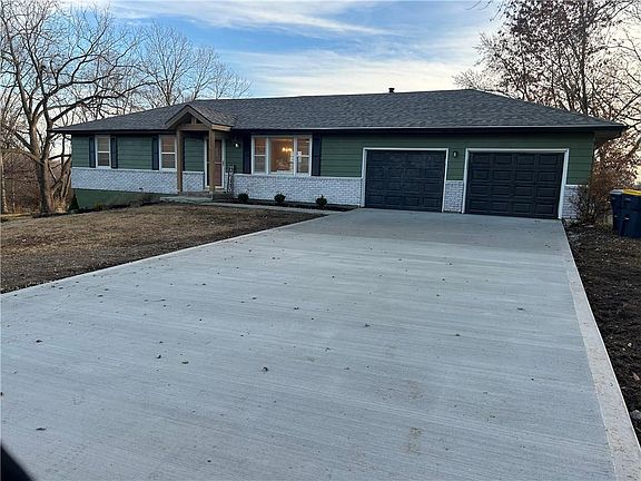 2nd image of 301 NW 81st St