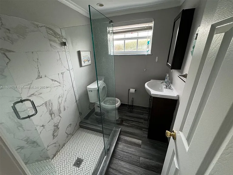 57 NE 24th St #61-A — Photo 2