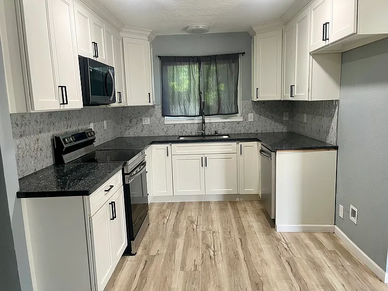 2628 Cypress Ave — Photo 6