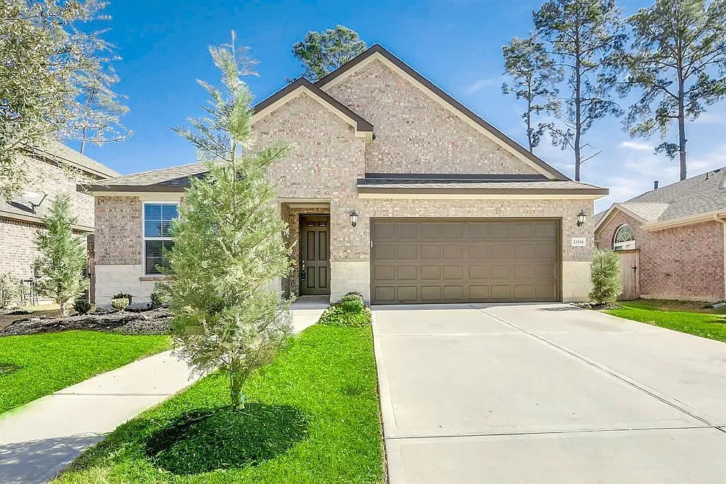 3 bed, 2.0 bath, 2340 sqft, $2,400 — Photo 1