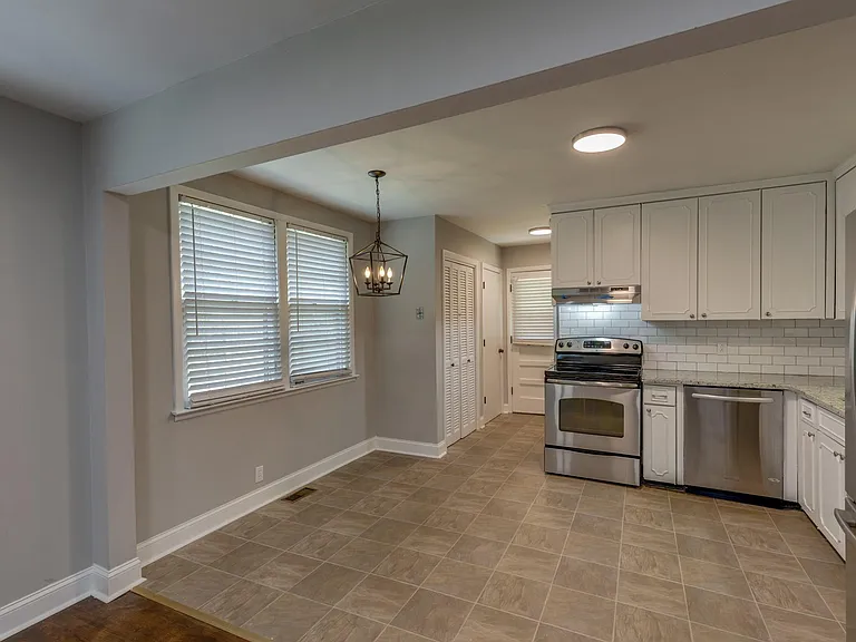 1109 Maplehurst Ln — Photo 5