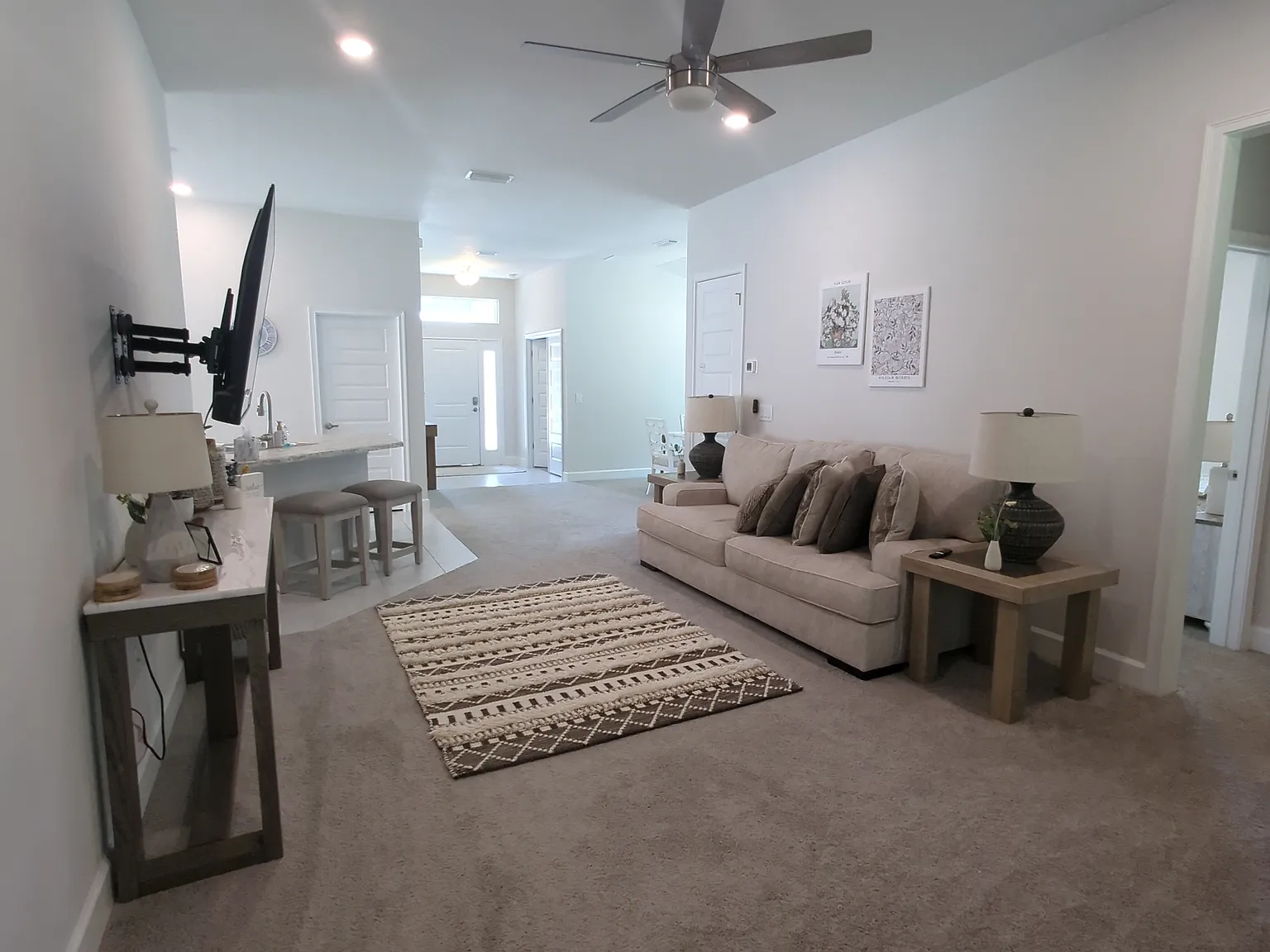 3 bed, 1820 sqft, $2,975 — Photo 4