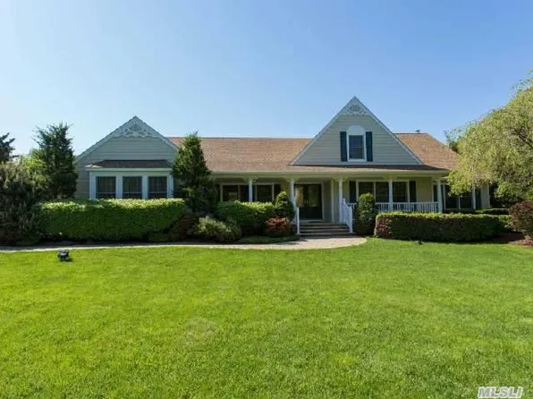 2 China Ln, Setauket, NY 11733