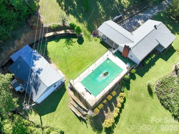 709 Berry Pl, Lenoir, NC 28645