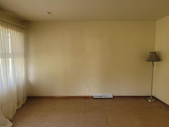 5th image of 223 Clara Ave