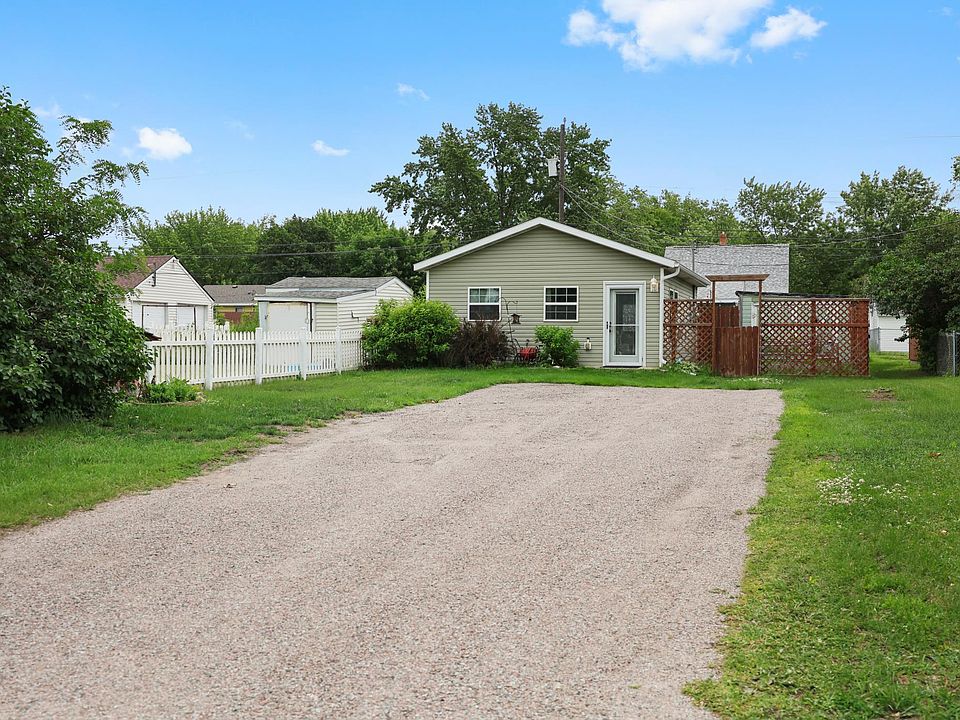 1st image of 204 37th Ave N