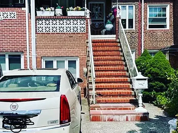 5845 80th St, Middle Village, NY 11379