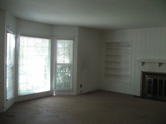 3rd image of 23 Hollywood Ave