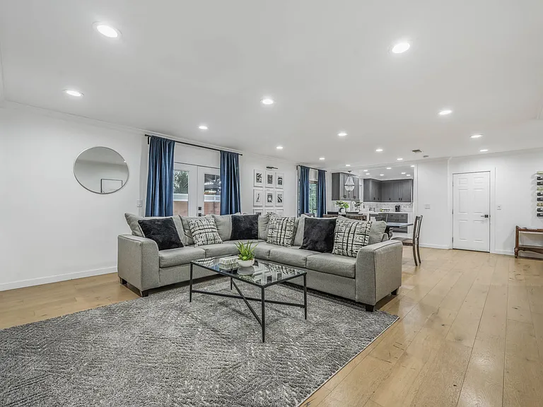 10146 Amestoy Ave — Photo 14