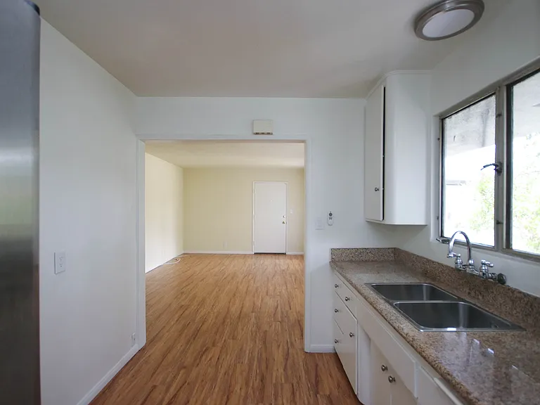 2035 Huntington Dr #6 — Photo 7