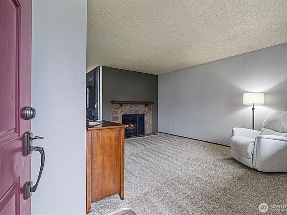 4th image of 4902 35th Street NE