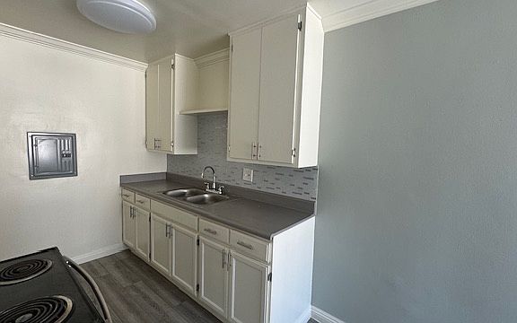 3rd image of 8807 Owensmouth Ave APT 5