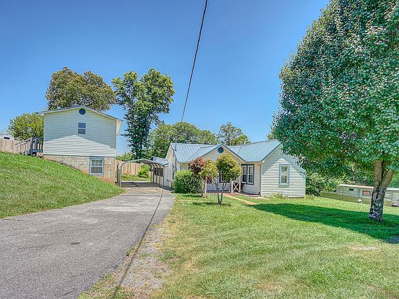 3rd image of 1018 Liberty Cir