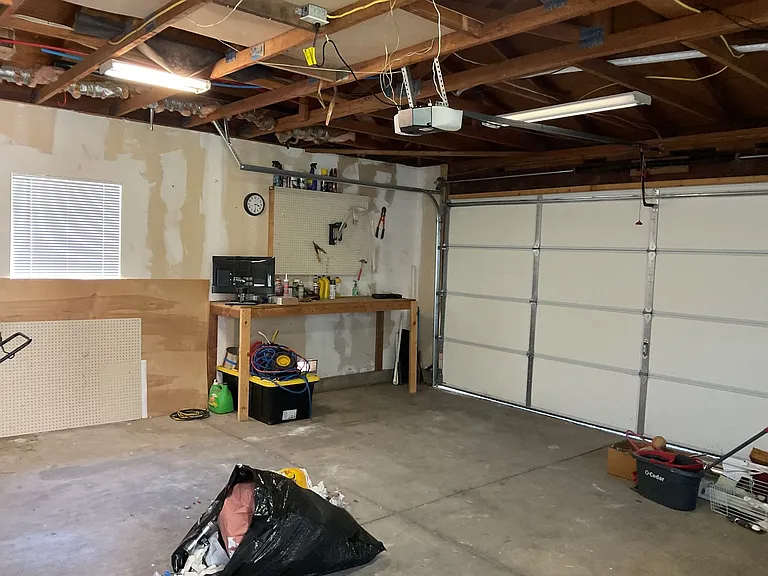 1068 Lupin Ave — Photo 40