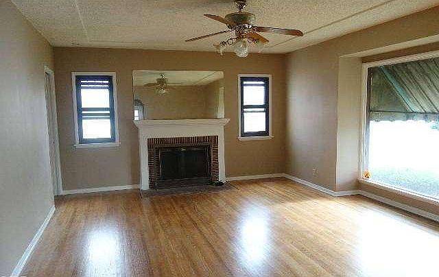 2nd image of 8615 S Gramercy Pl