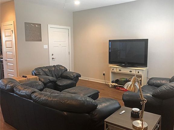 4th image of 401 Bosque Blvd #106