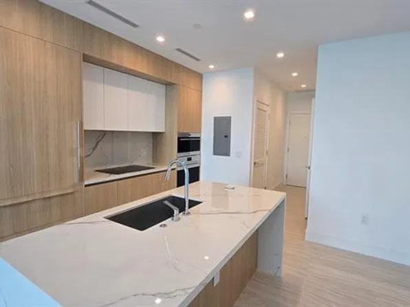 2411 Laguna Cir, Miami, FL