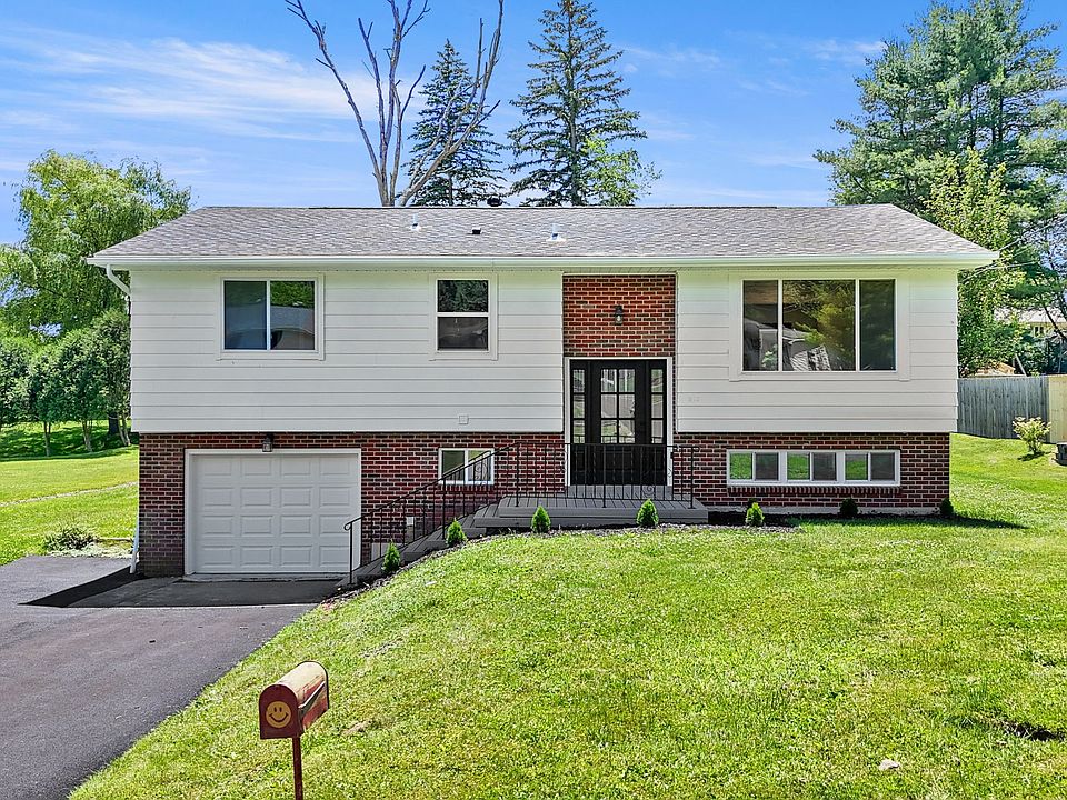 1st image of 913 Sarah Ln