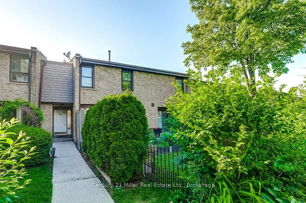 4 bed, $3,000 — Photo 1