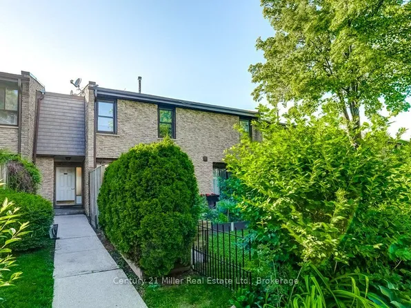 2605 Woodchester Dr #36, Mississauga, ON L5K 2E3