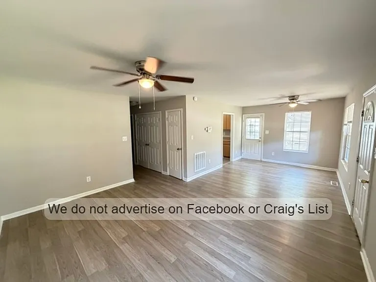 6126 Lonestar Rd — Photo 2