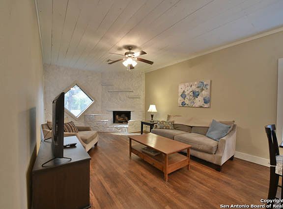 4th image of 157 Terry Ct