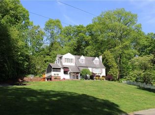 230 Frazier Lake Dr, New Castle, PA
