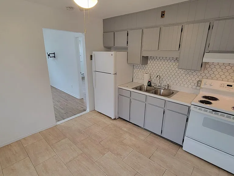 511 Leffert St — Photo 4