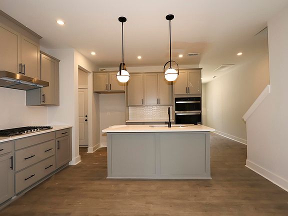 2nd image of 2914 Walden Rd