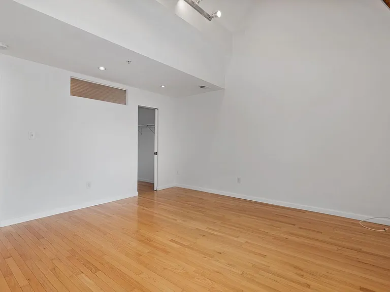 708 Irving St NE #202 — Photo 11
