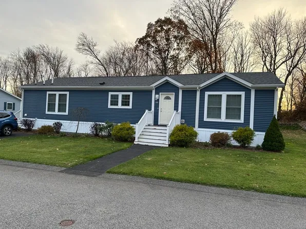 100 Linsay Dr, Raynham, MA 02767