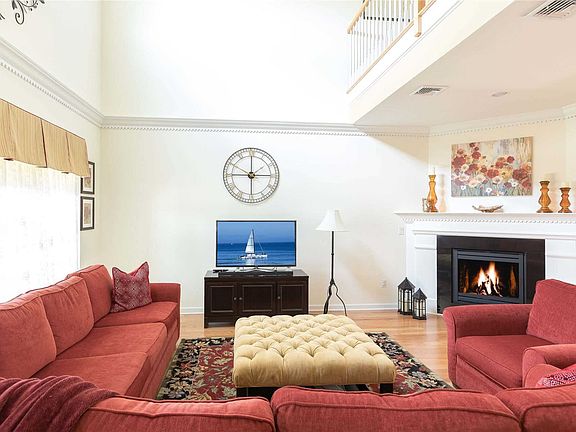 5th image of 143 Stoneleigh Dr