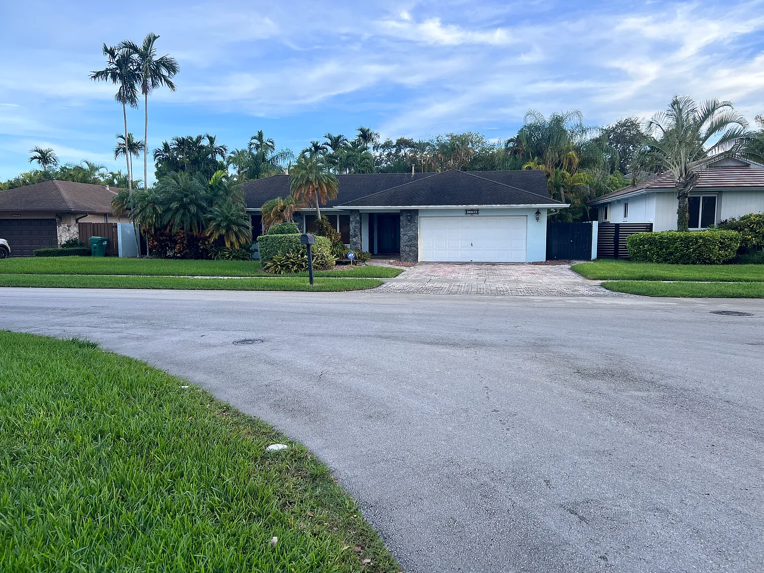 4 bed, 1937 sqft, $4,950 — Photo 1