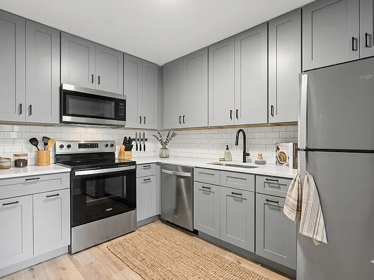 Maple Grove Apartments - Luxury and Convenience in Mundelein! — Photo 14
