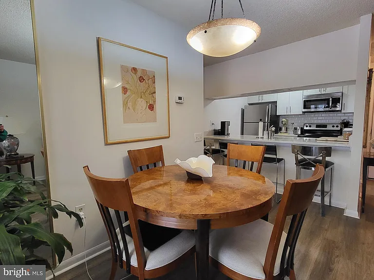 241 S 6th St #1202B — Photo 6