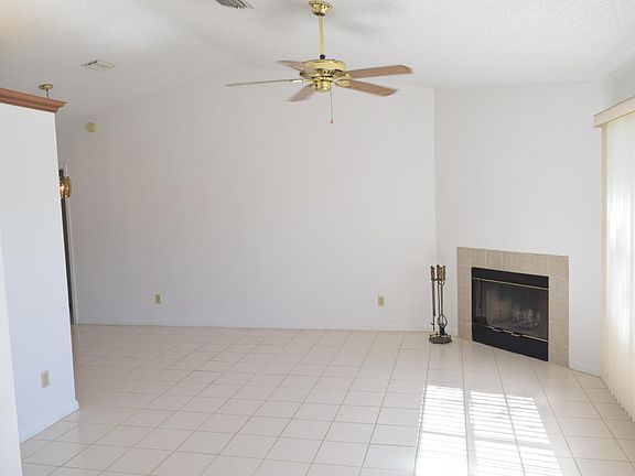 5th image of 625 NW Biscayne Dr