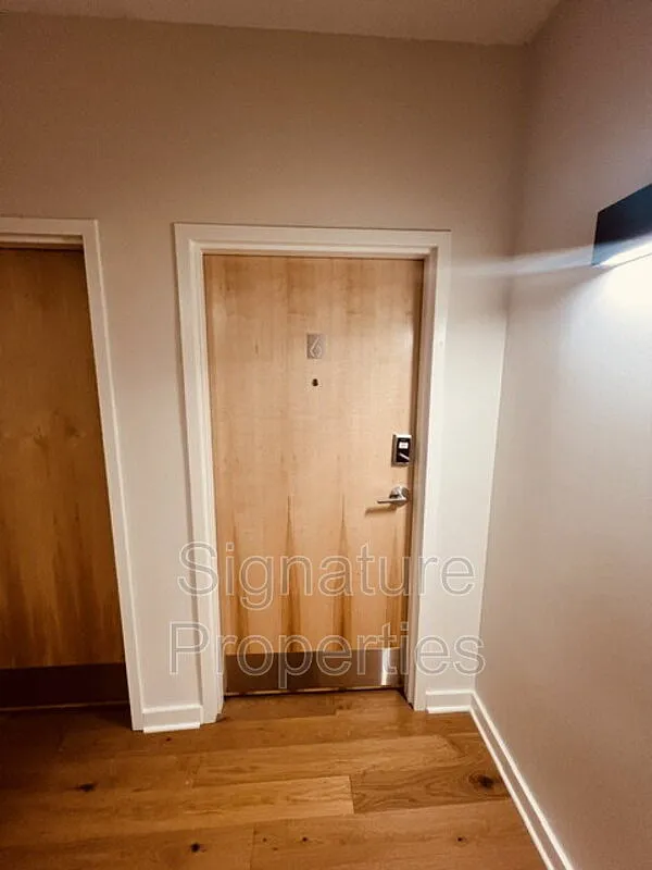 1 bed, 1.0 bath, 542 sqft, $999 — Photo 2