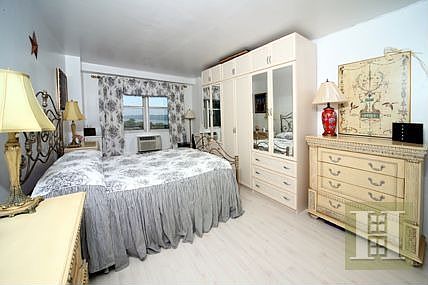 4th image of 5800 Arlington Avenue 9_u #9_U