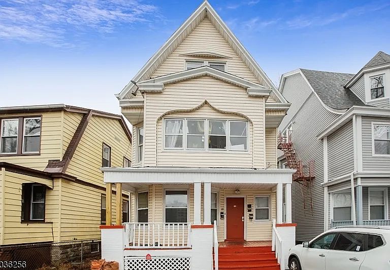 1st image of 25 Nassau Pl APT 3