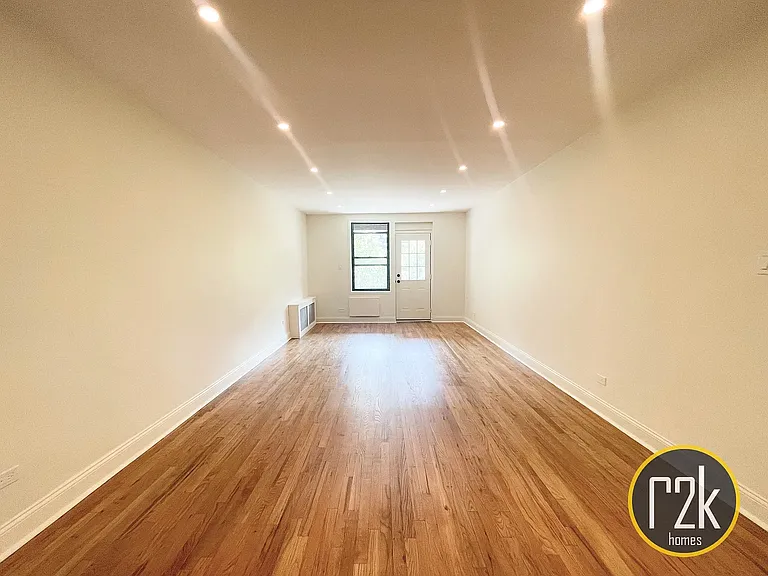 3825 Parsons Blvd #5L — Photo 5