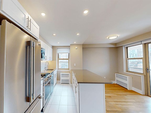 4th image of 310 Greenwich St APT 20C