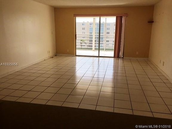 4th image of 311 SE 3rd St APT 505