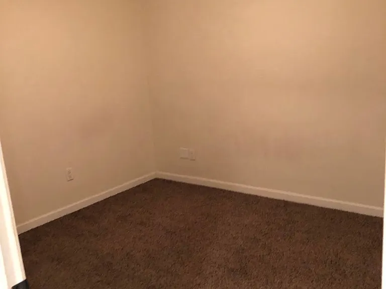 1000 Lakewood Dr #4 — Photo 2