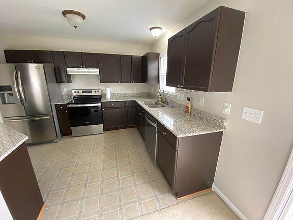 Kitchen - Granite countertops