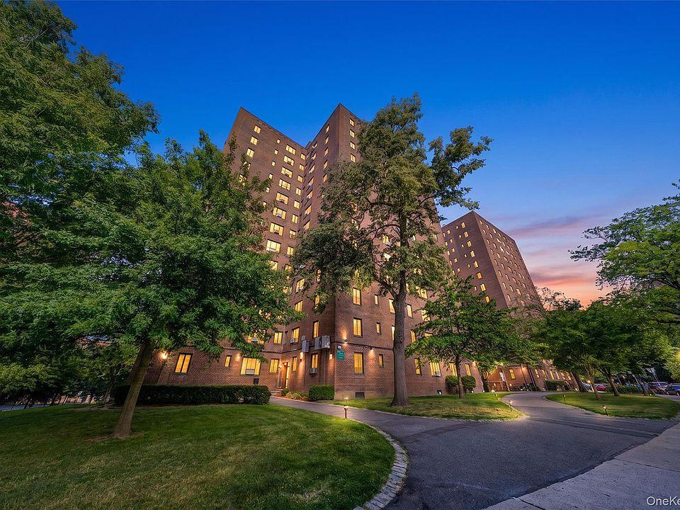 1st image of 14 Metropolitan Oval #8D